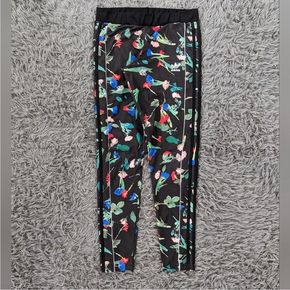 Adidas Floral. Original - Picture 5 of 10